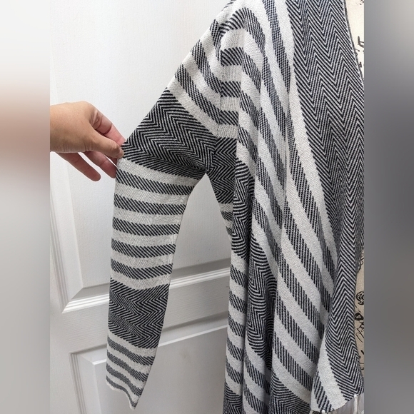 Simons Twik women's open front fringe poncho cardigan size M - Picture 4 of 8